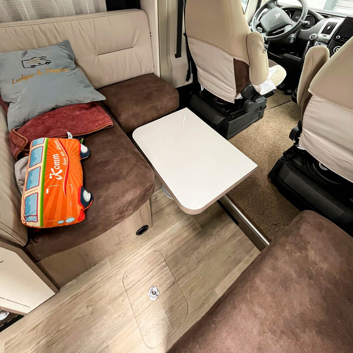 Nuova Mapa table frame including height-adjustable column for folding table tops