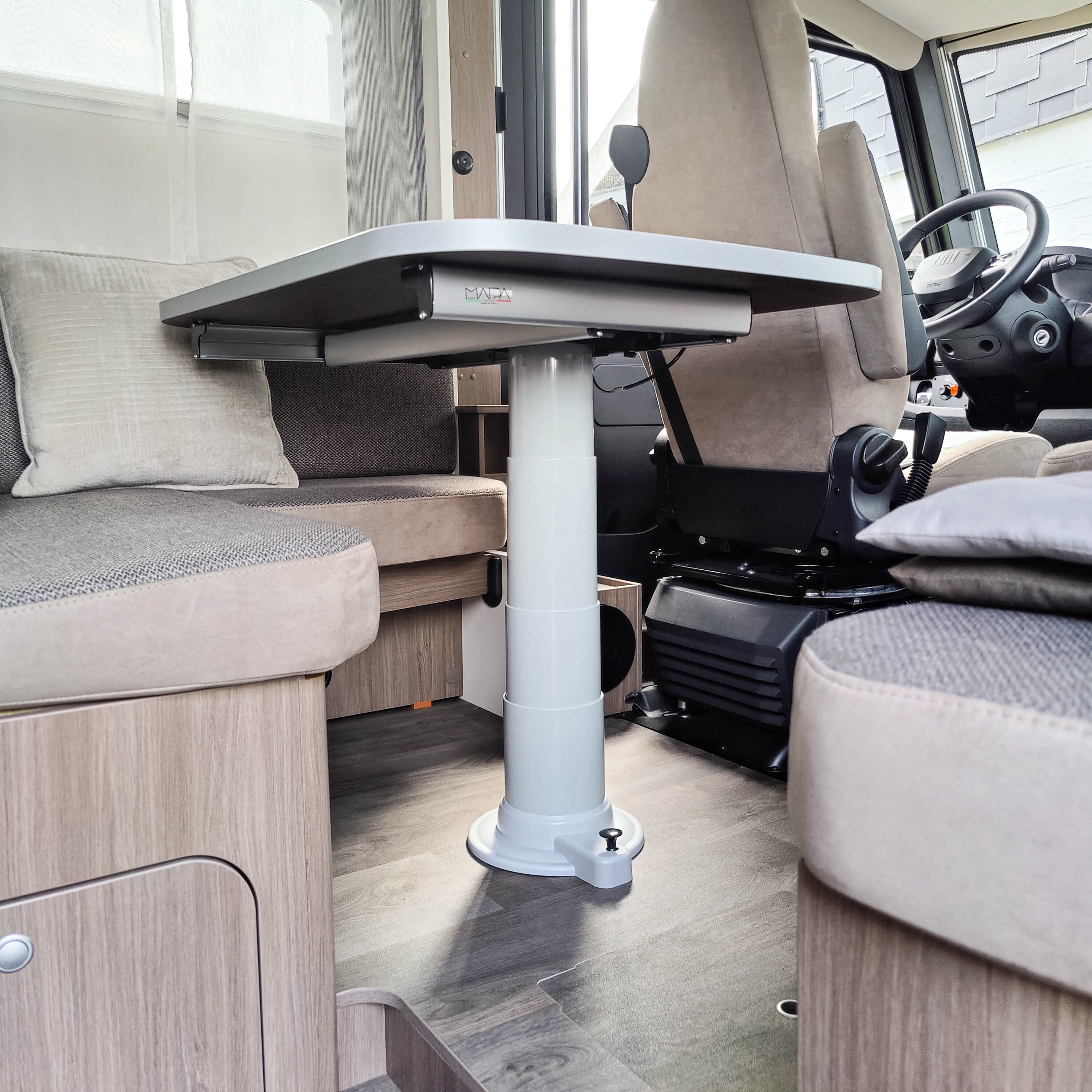 Nuova Mapa table frame including height-adjustable column for classic table tops