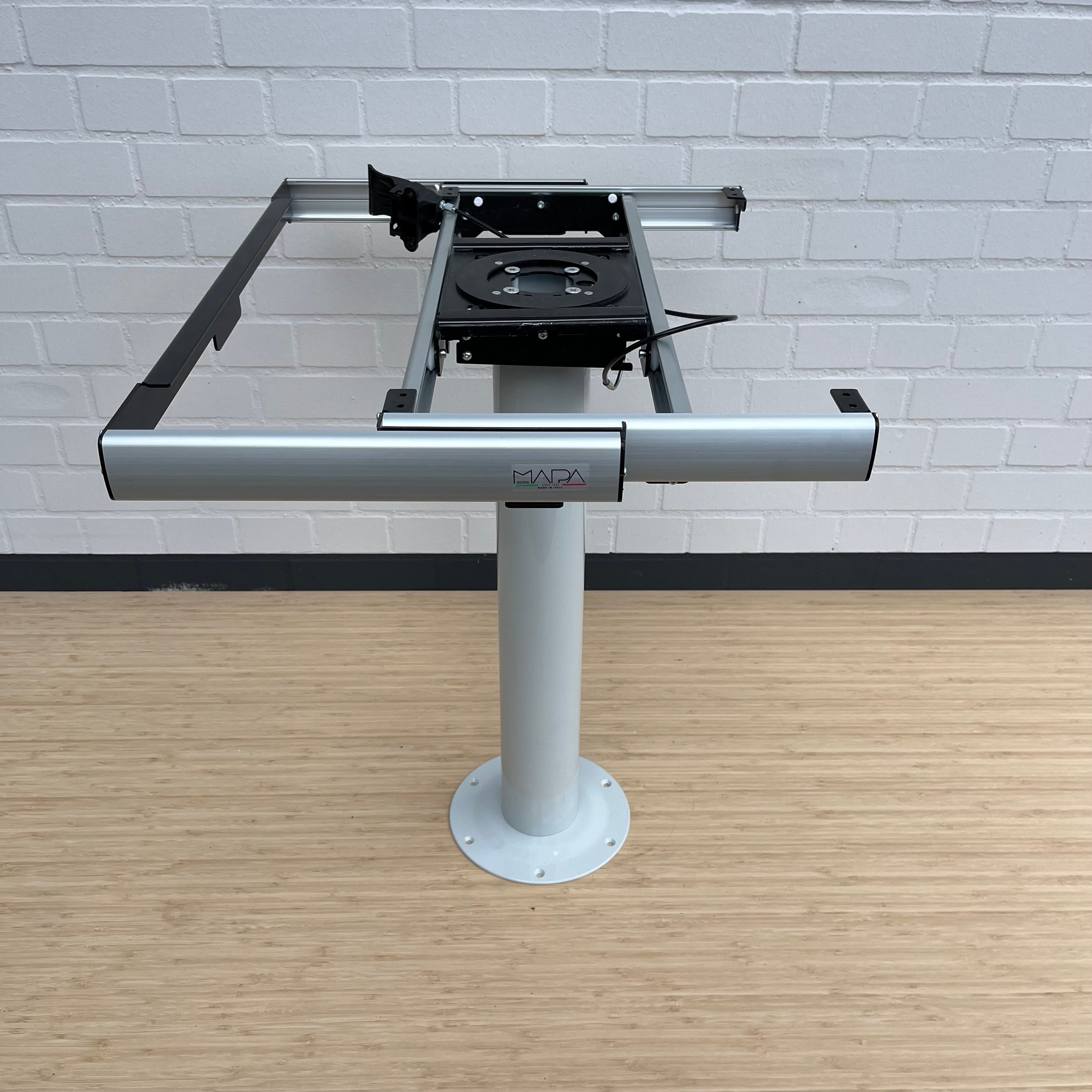 Nuova Mapa table frame including rigid base for folding and classic table tops