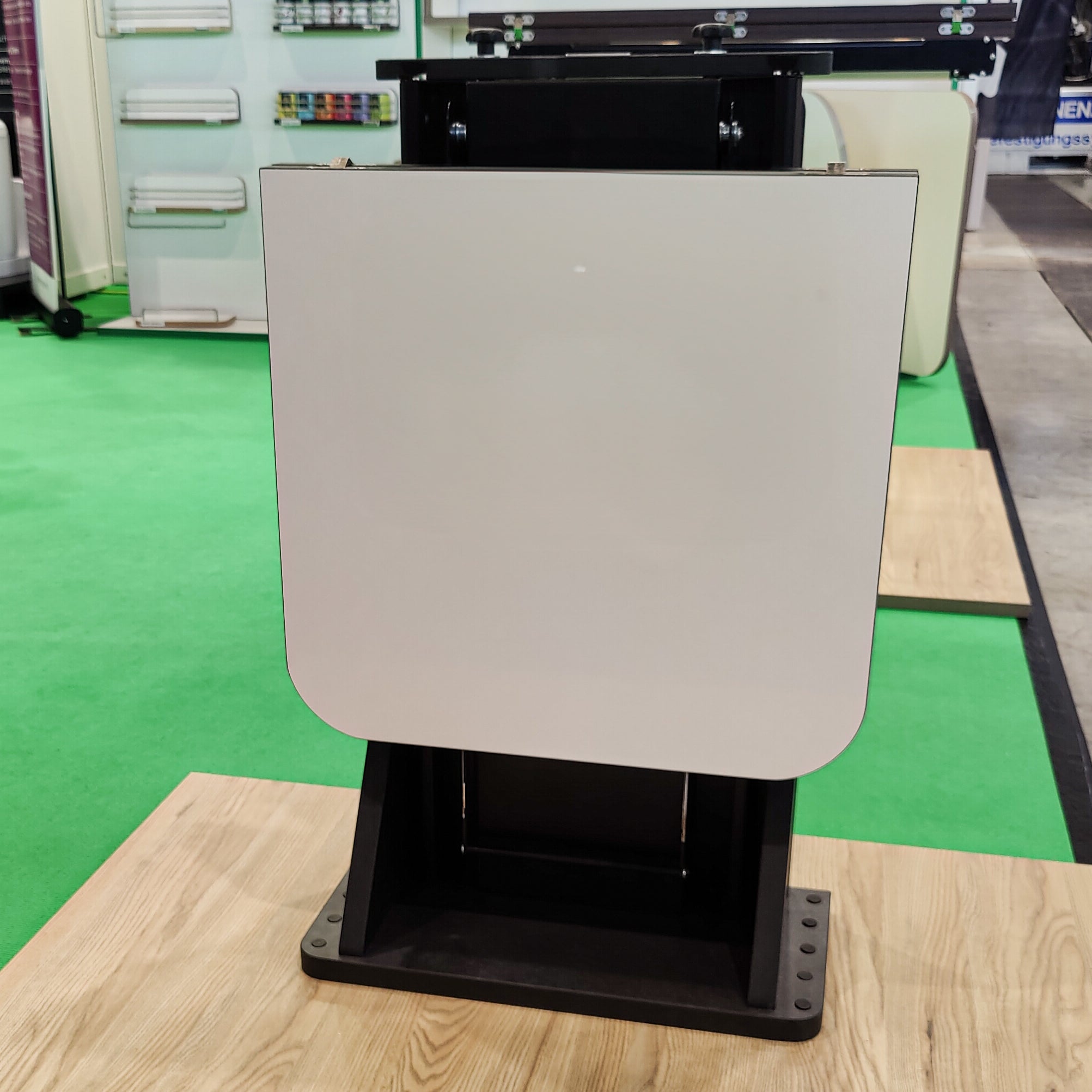 Floating table for panel vans and campervans