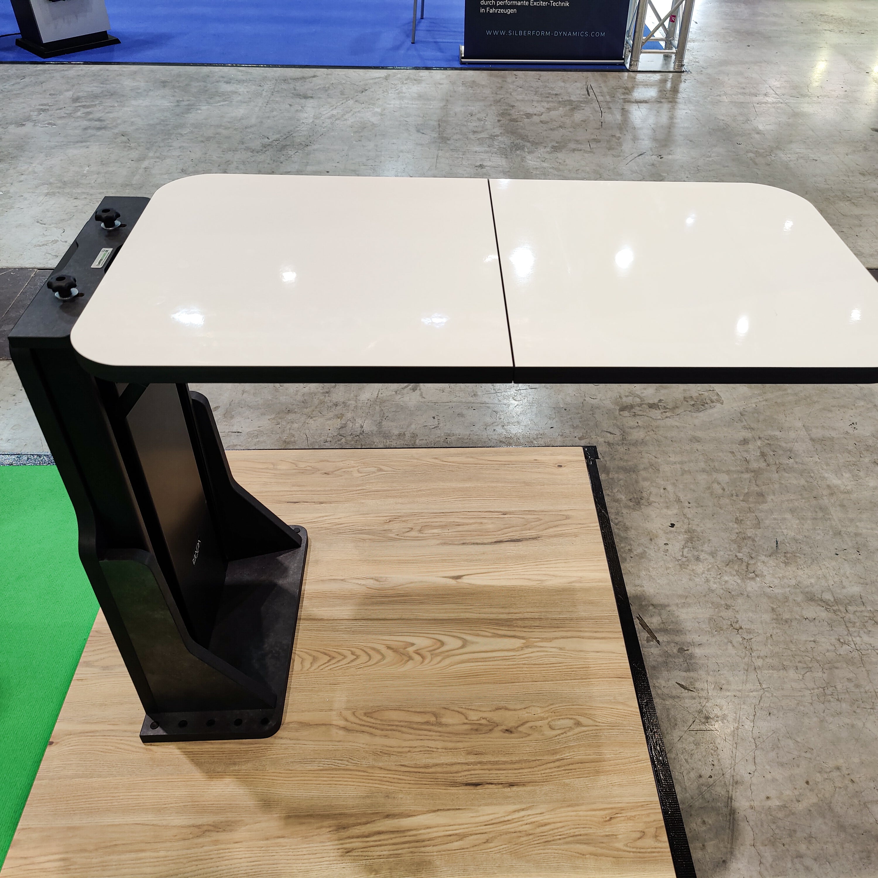 Floating table for panel vans and campervans