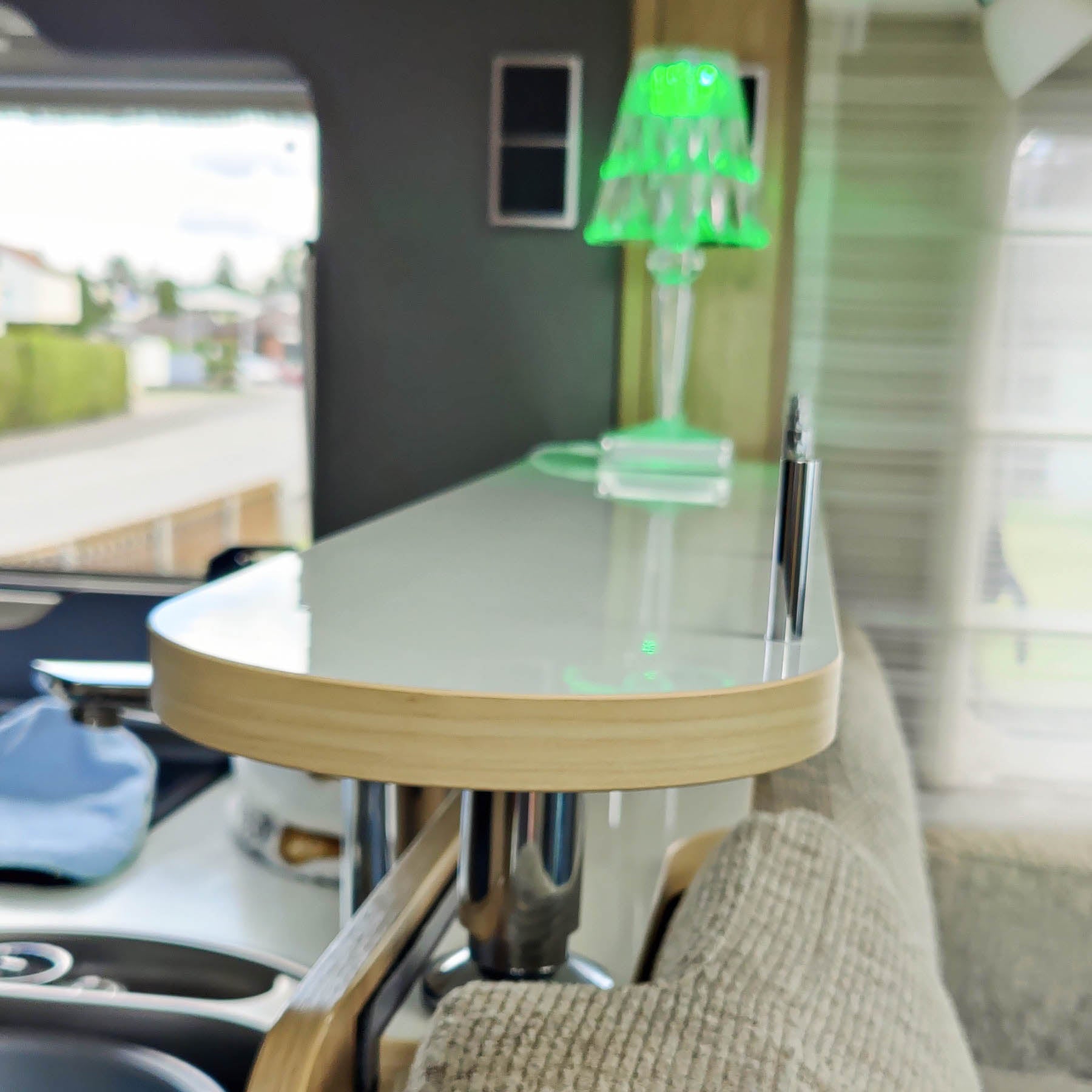 3045-2-part storage shelf for Hymer models - high-gloss white with edge in light maple / with railing