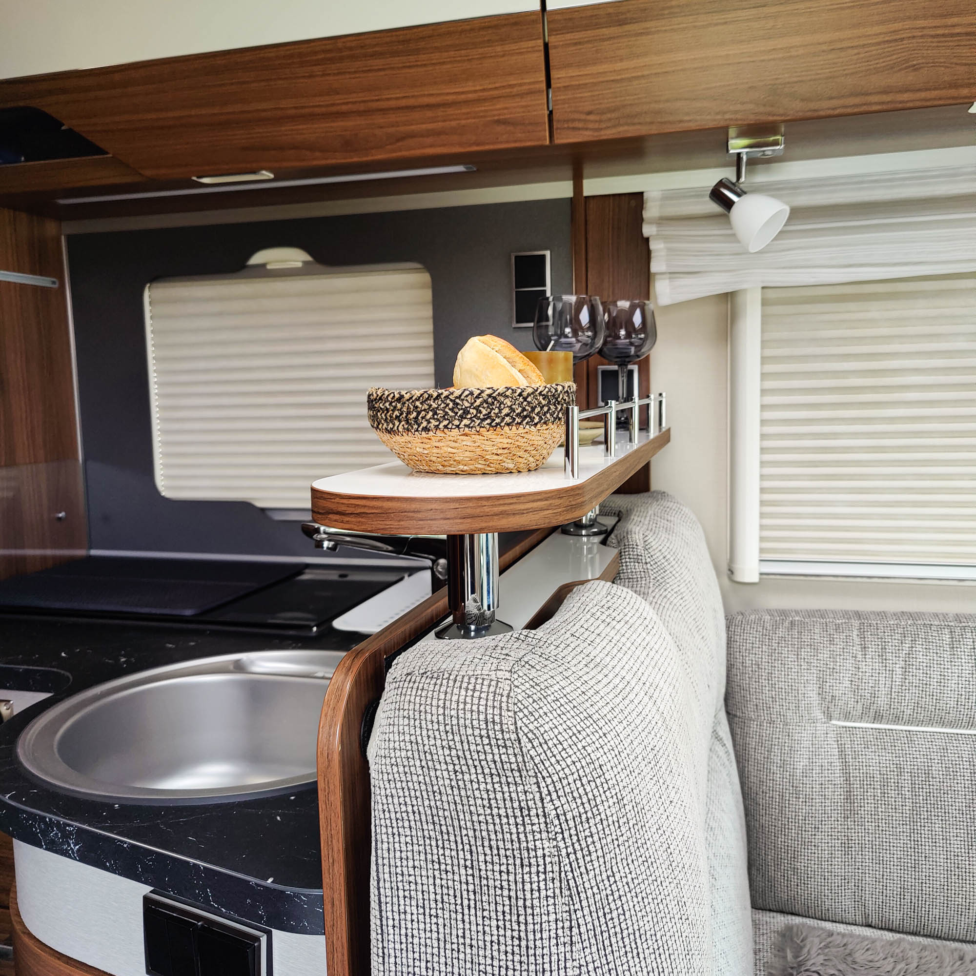 3047-2-part storage shelf for Hymer models - high-gloss white with edge in Madison Walnut / with railing