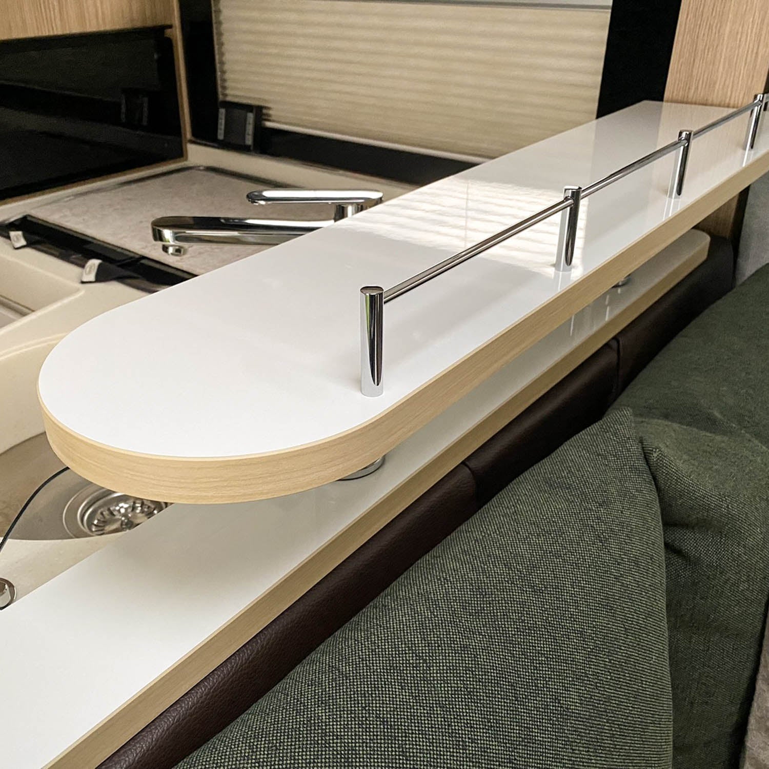 3344-2-part storage shelf for Niesmann and Bischoff models from 2015 - High-gloss white with edge in light maple / with railing