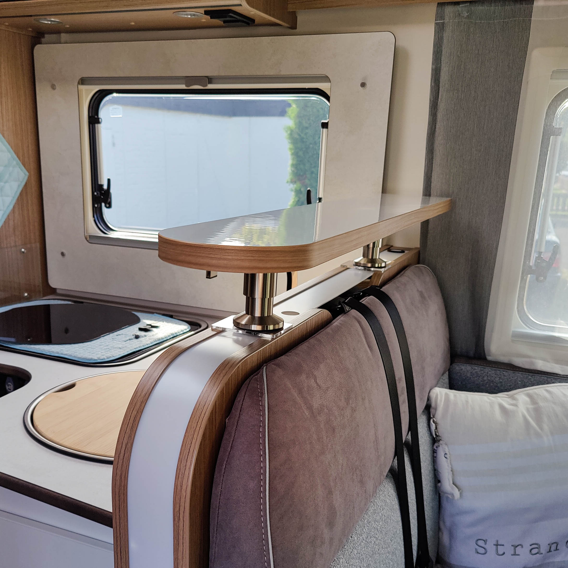 3067 Storage shelf for Carado models from 2018 to 2022 - High-gloss white with edge in Salisbury elm / without railing