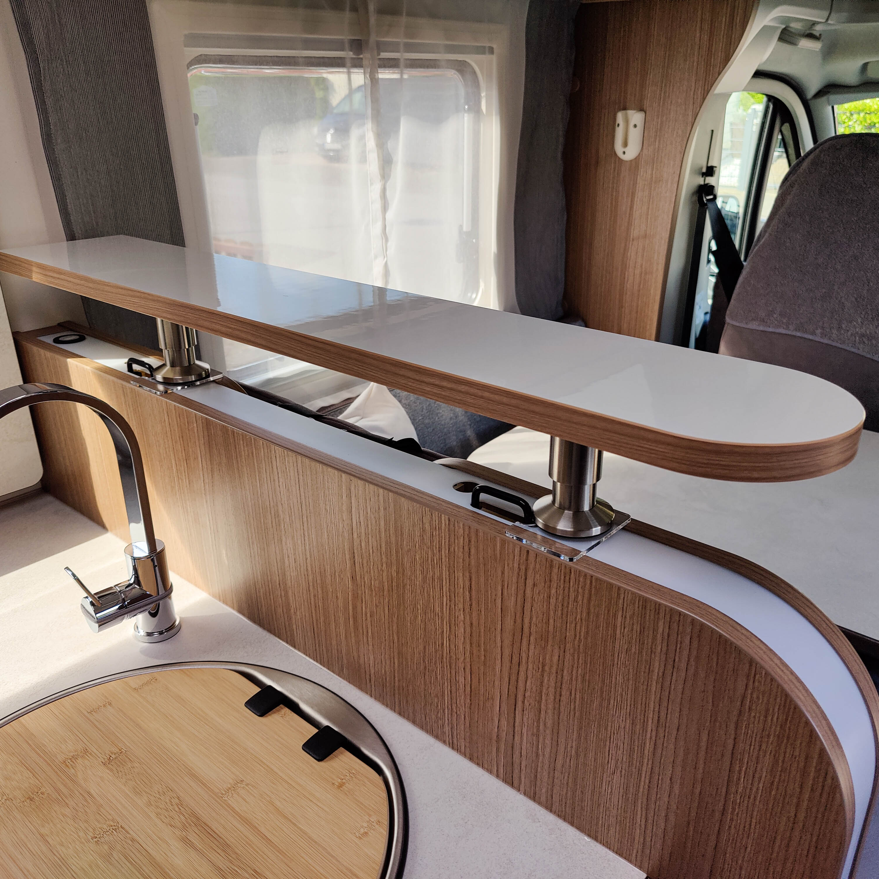 3068 Storage shelf for Carado models from 2018 to 2022 - High-gloss white with edge in cherry/havana / without railing