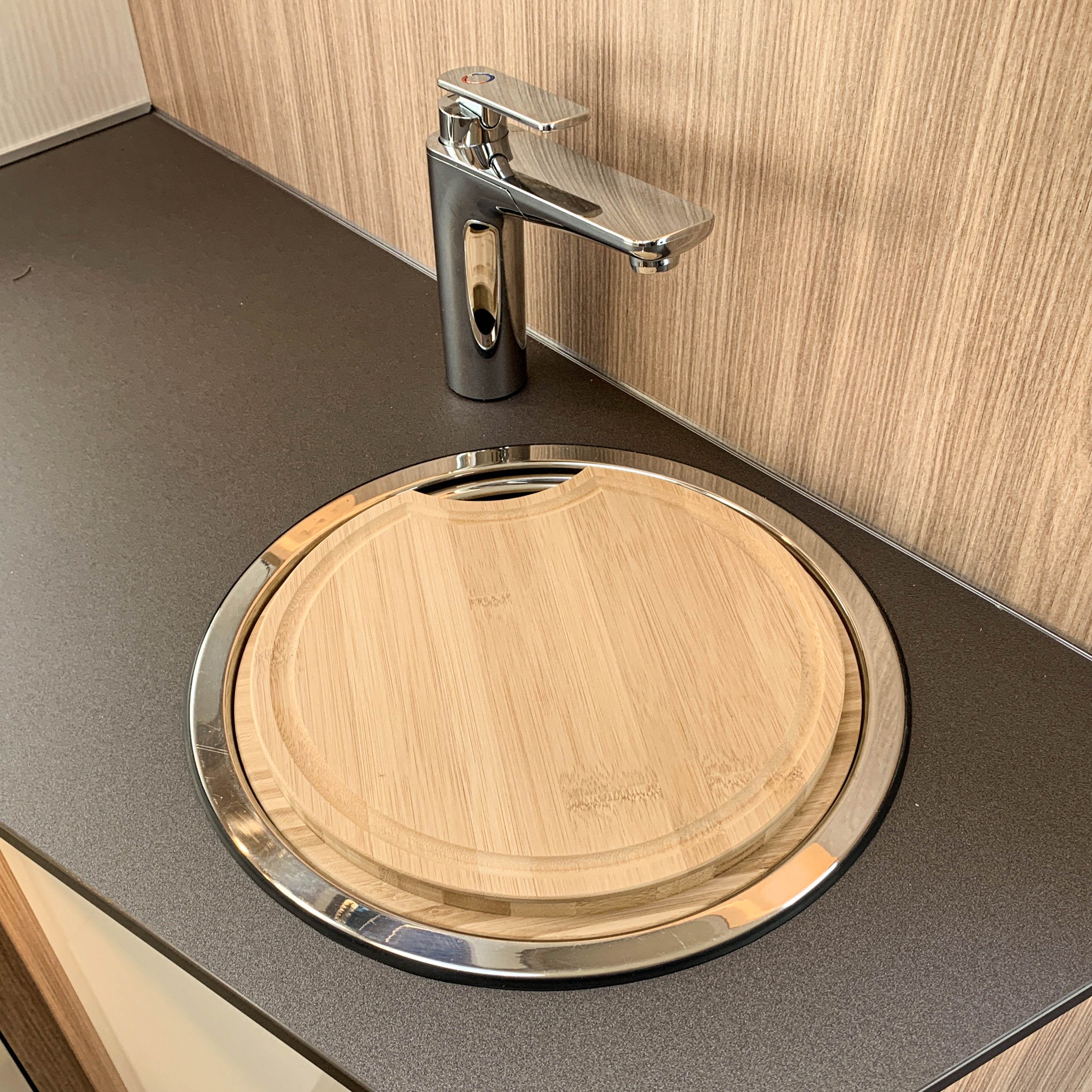 Cutting board in dark bamboo for Bürstner