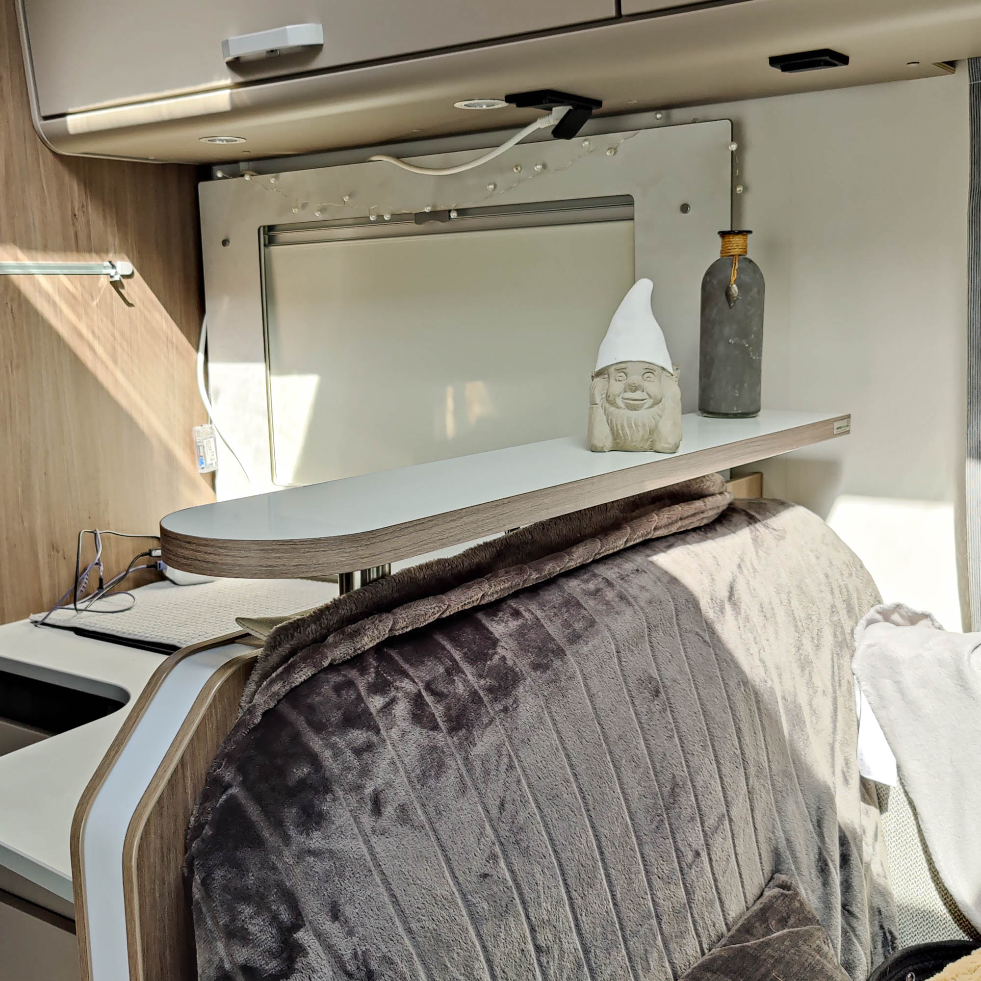 Board with edge in elm truffle