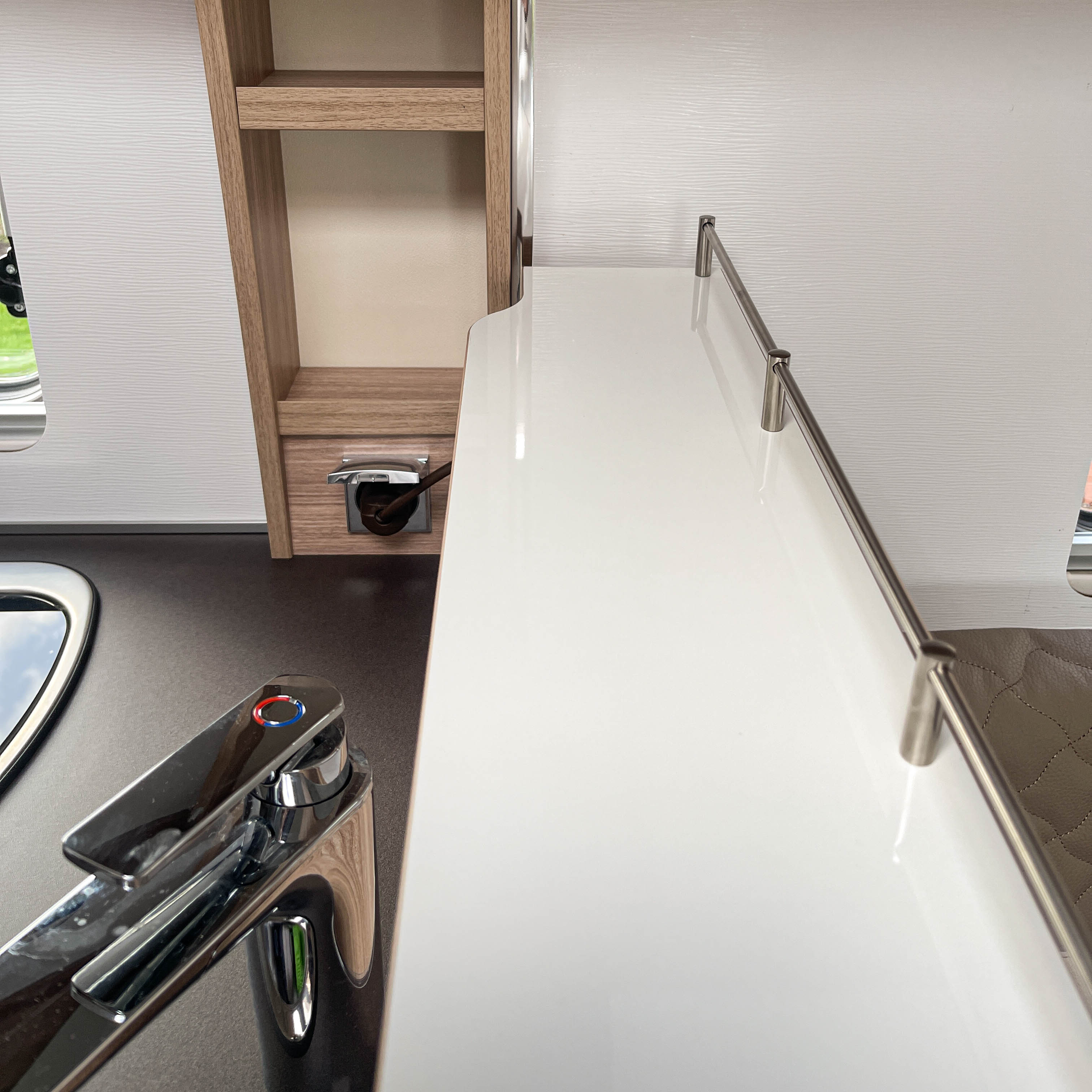 2-piece storage board for Bürstner Ixeo models with shelf