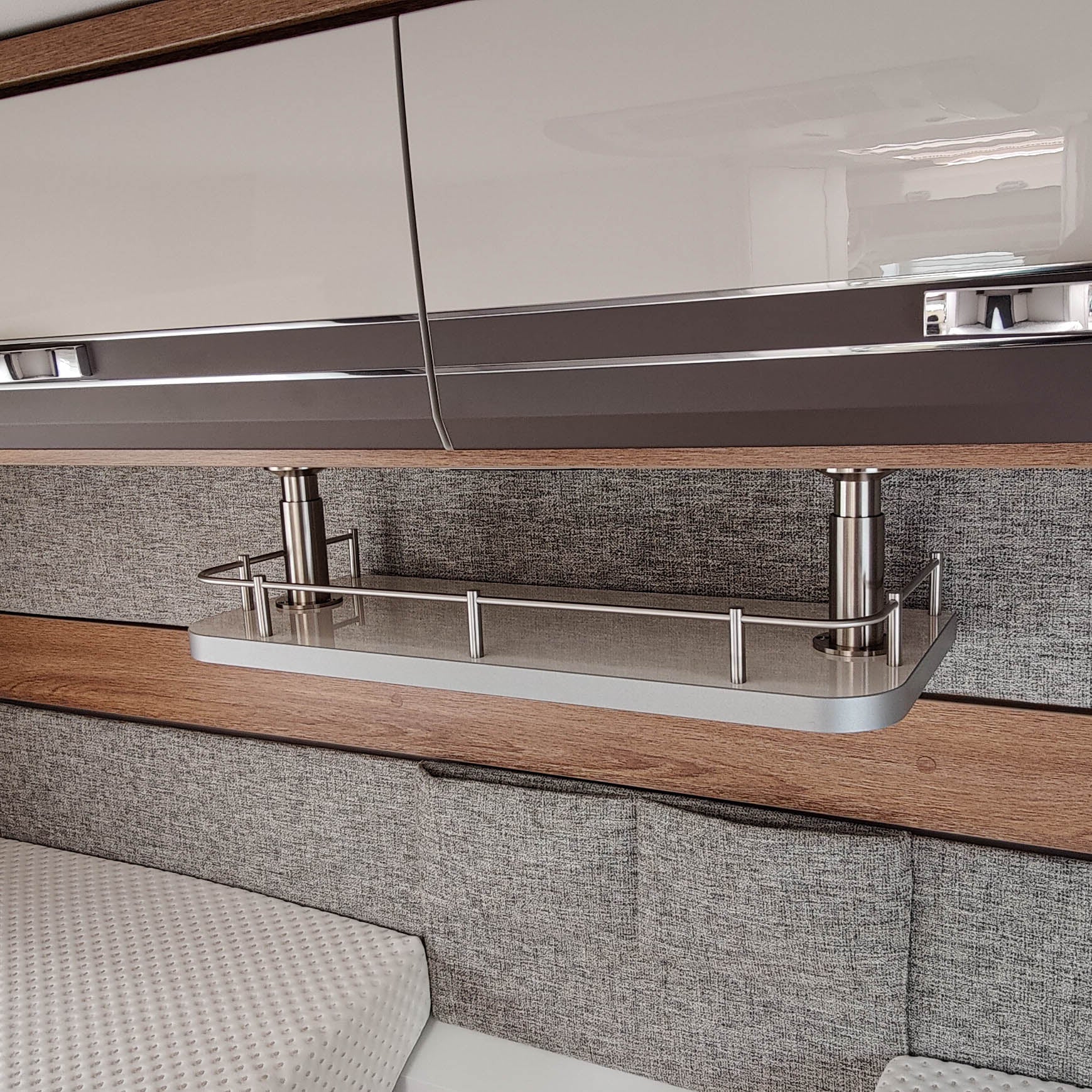 #color_high-gloss white with edge in grey/anthracite