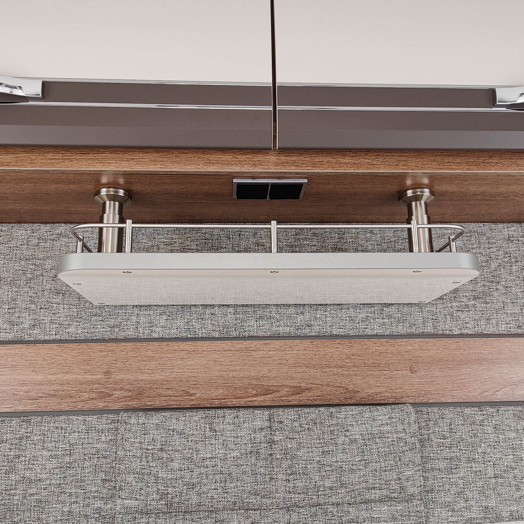 #color_high-gloss white with edge in grey/anthracite