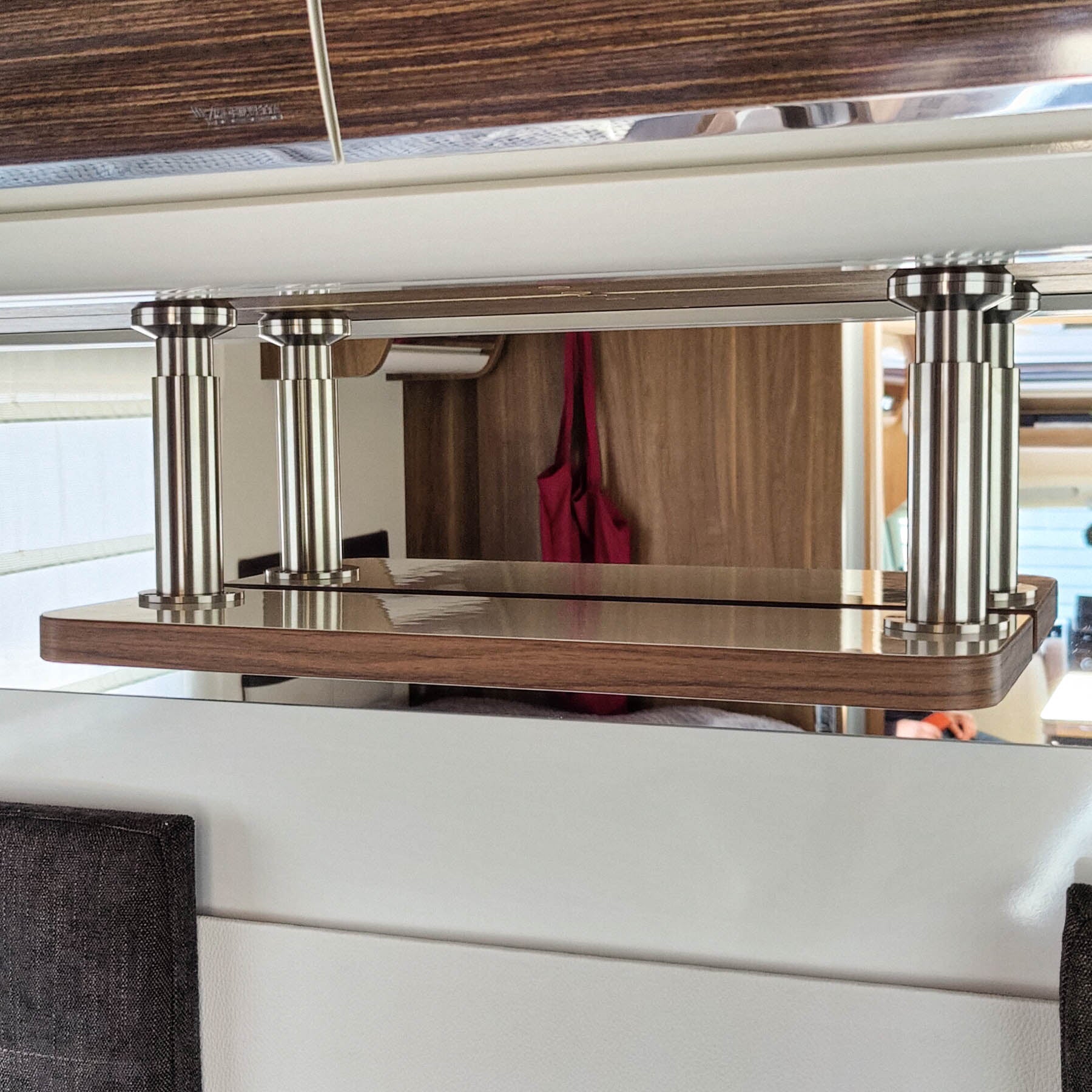 #color_high-gloss white with edge in Madison Walnut