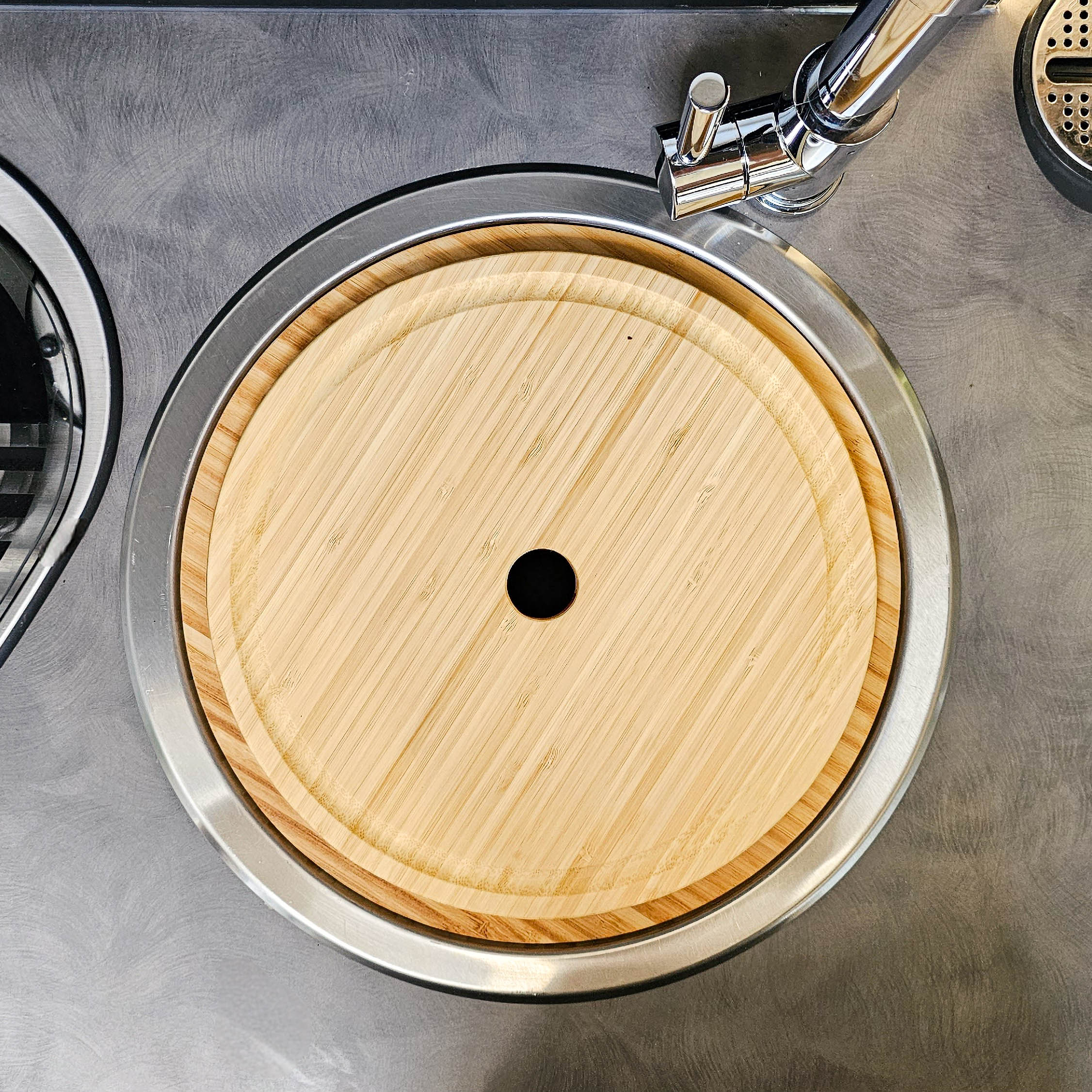 Cutting board with sink cover for Challenger