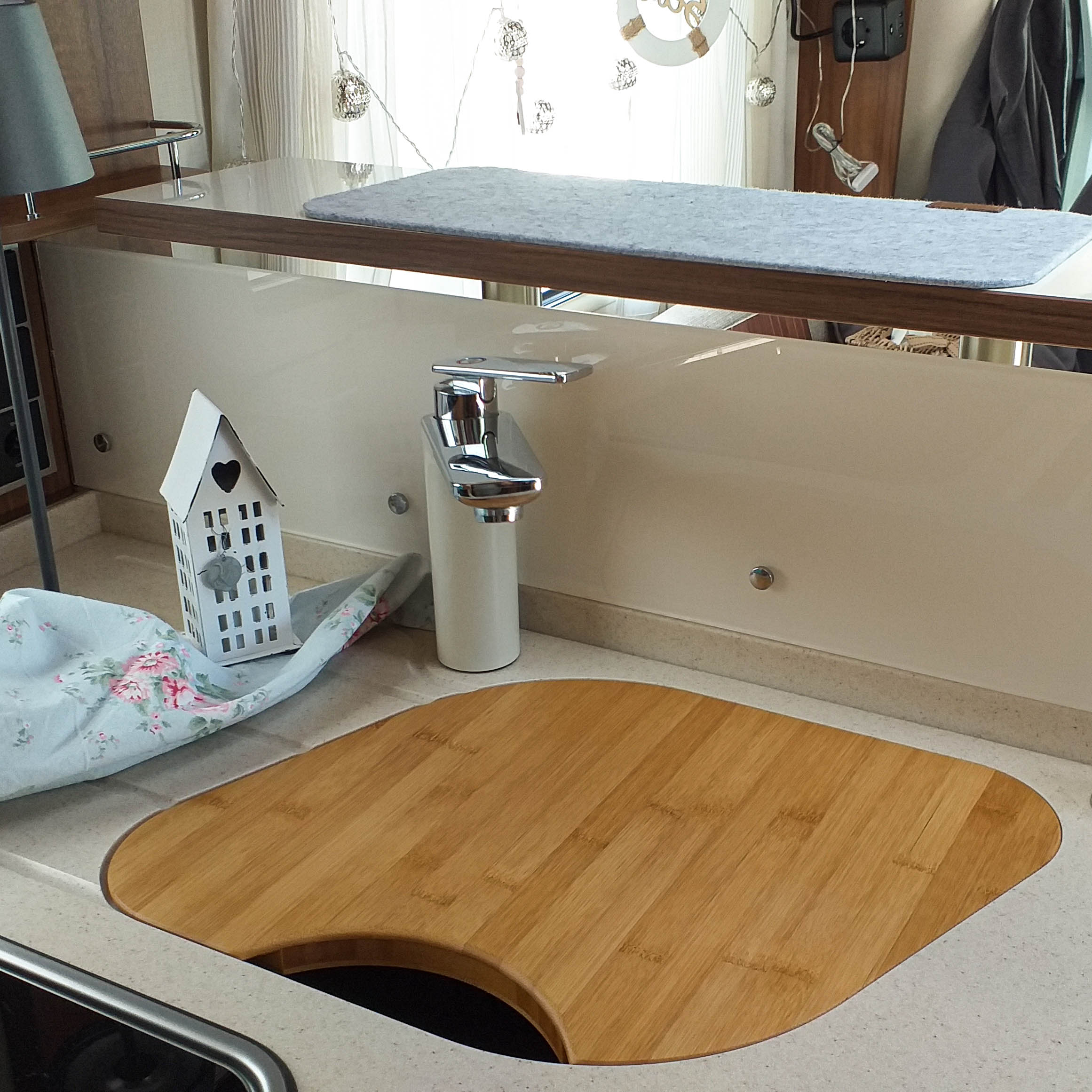 Cutting board with sink cover for Hymer models without round sink