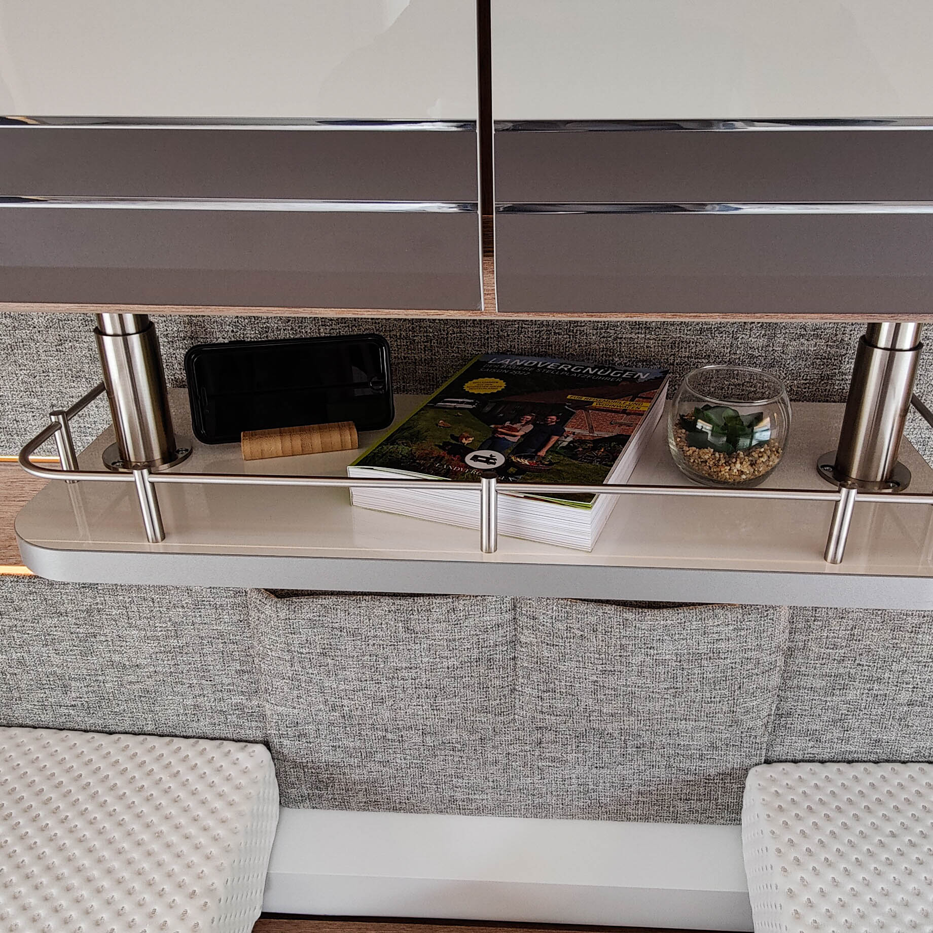 #color_high-gloss white with edge in grey/anthracite