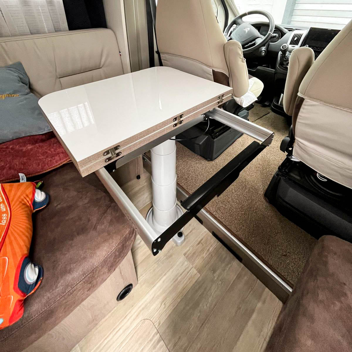 Nuova Mapa table frame including height-adjustable column for folding table tops