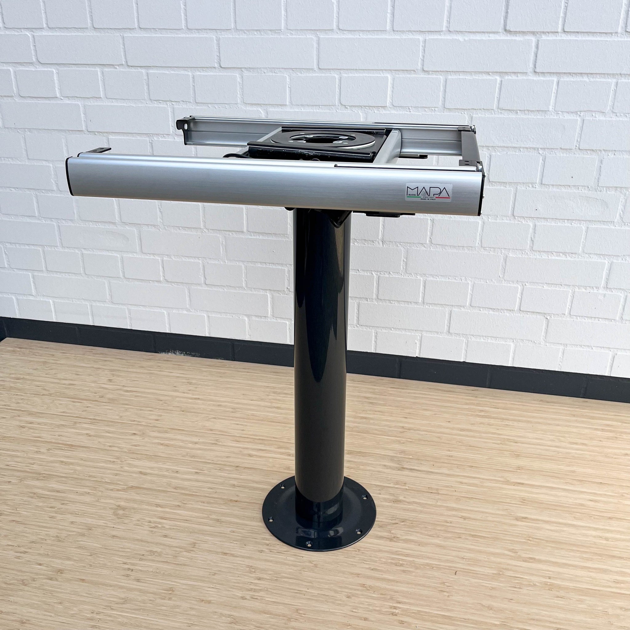 Nuova Mapa table frame including rigid base for folding and classic