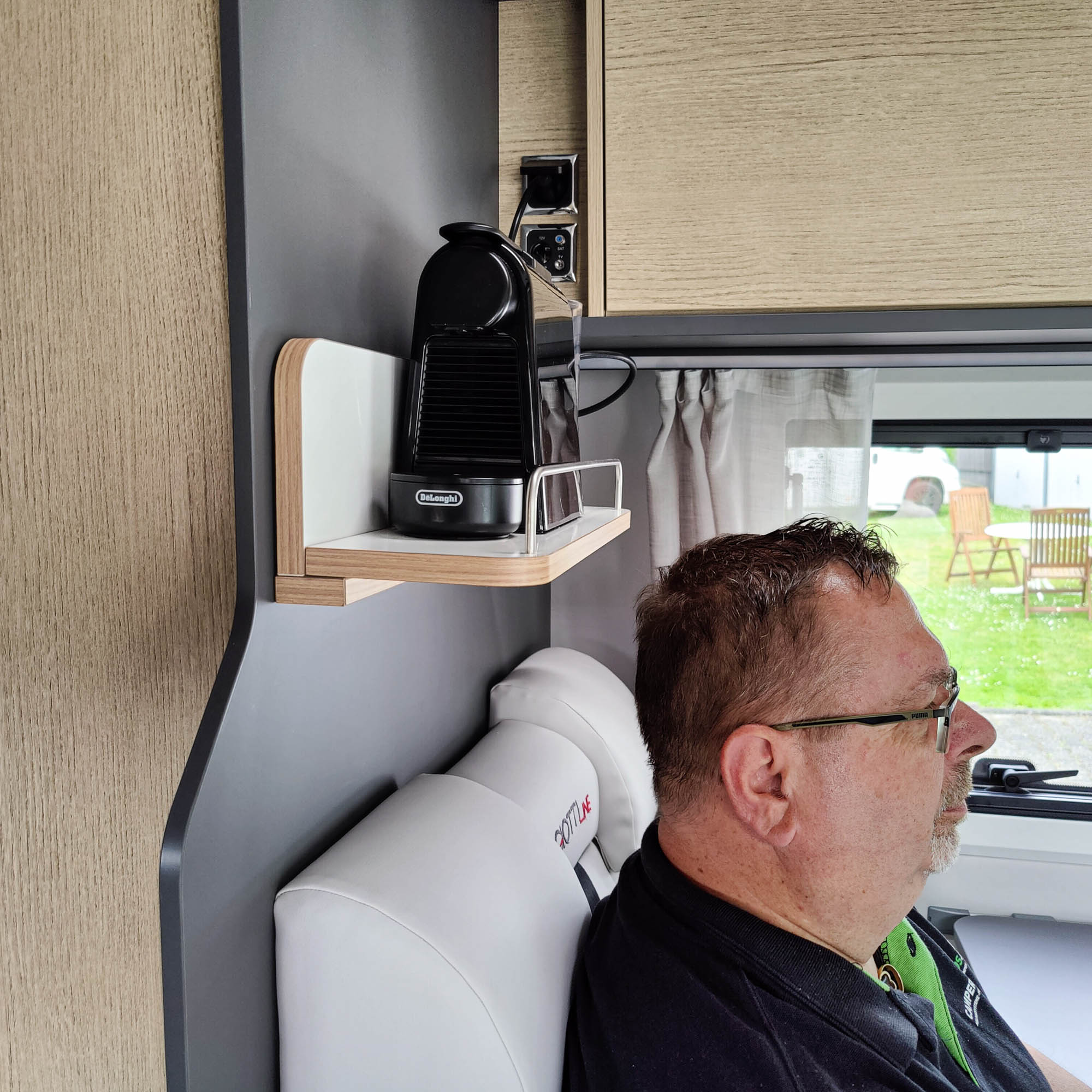 Sufficient headroom even with motorhome shelf
