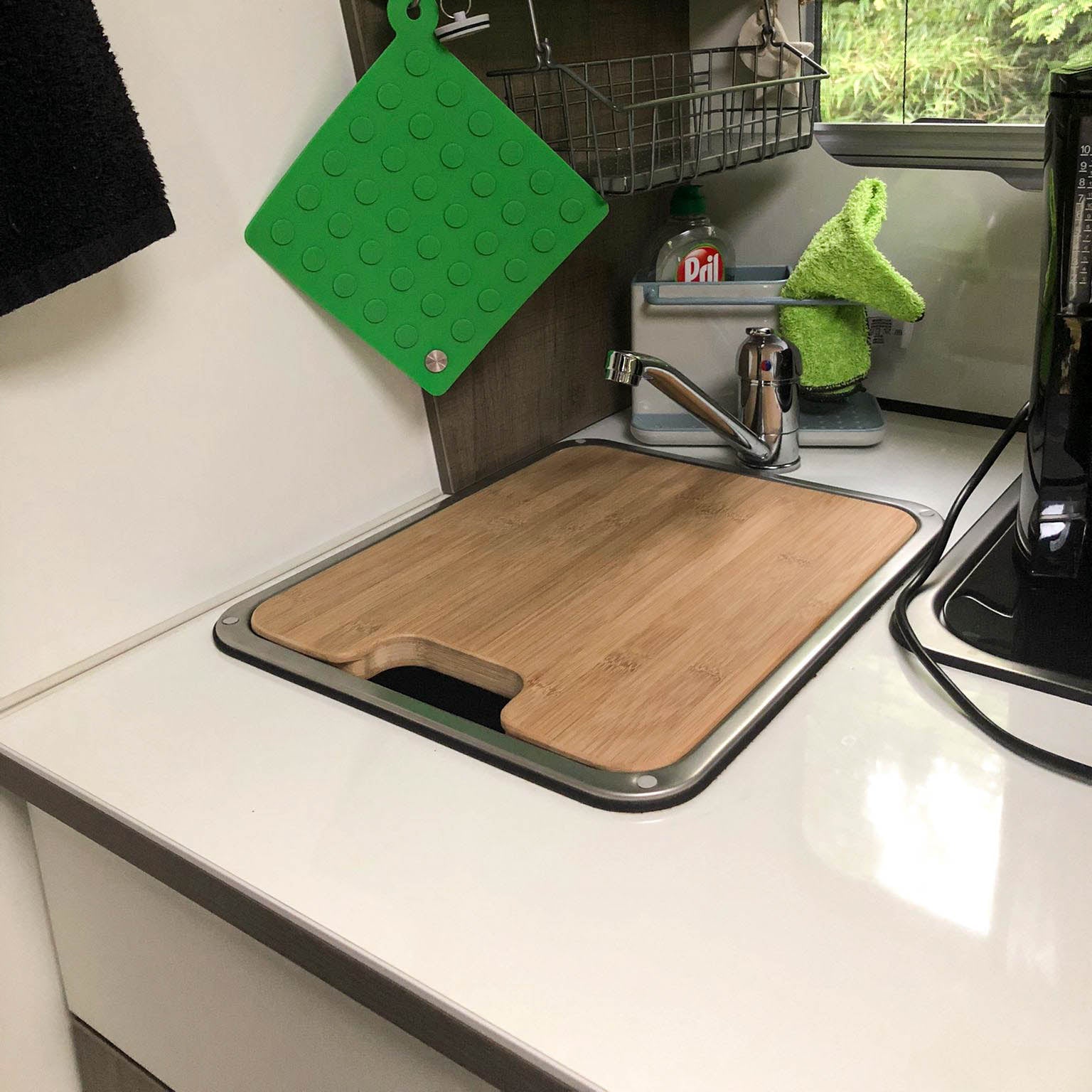 Cutting board with sink cover for Mooveo models
