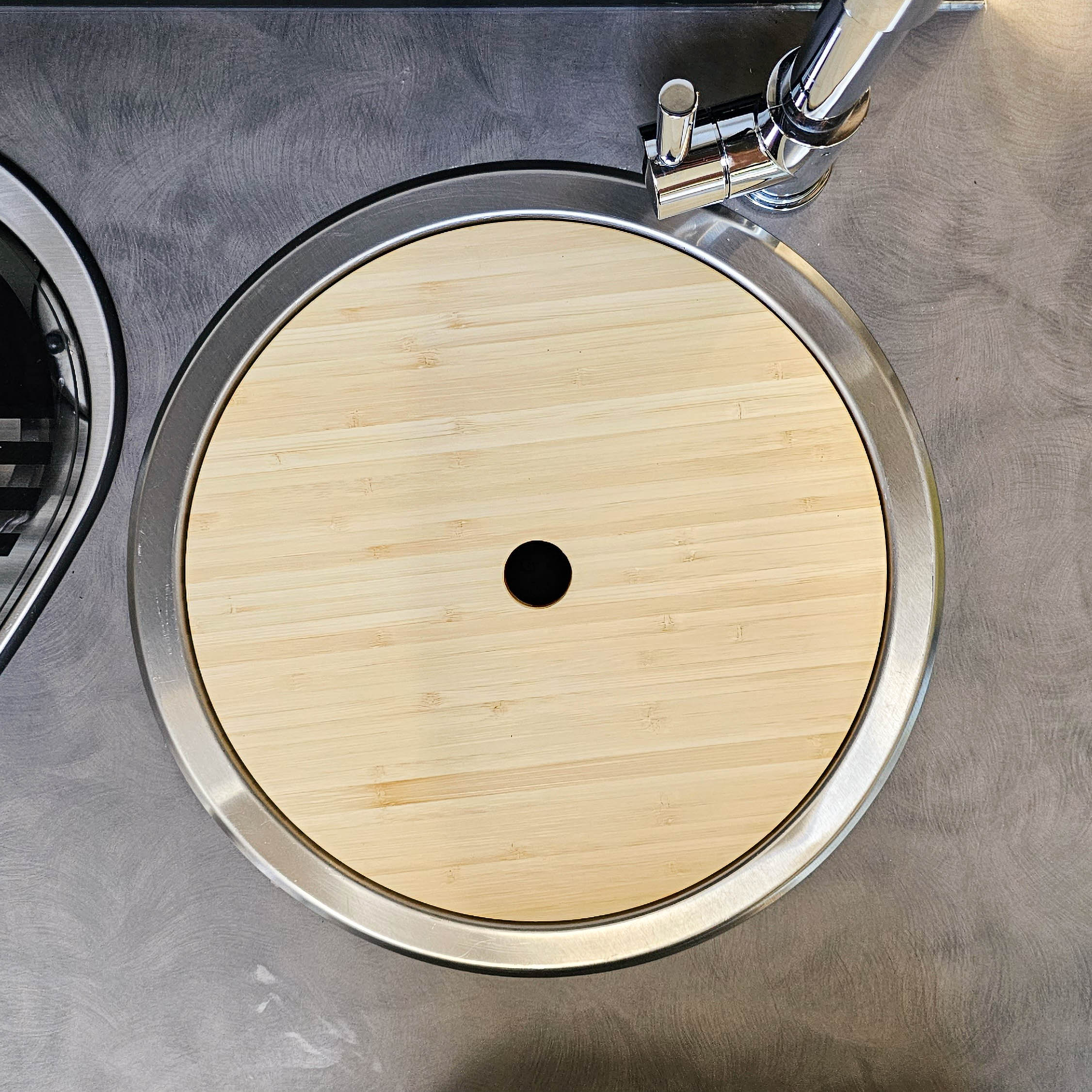 Cutting board with sink cover for Challenger